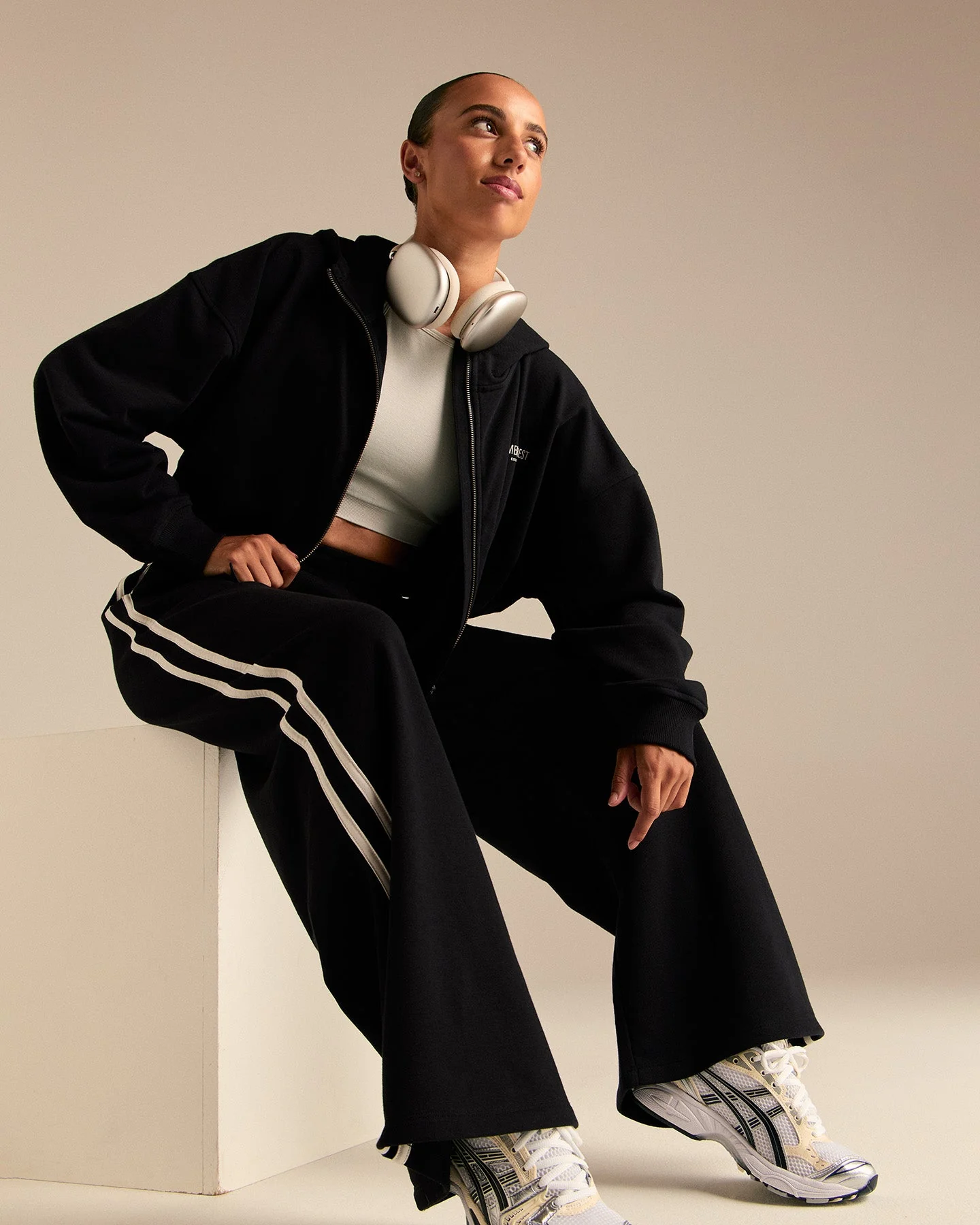 Comfort Lightweight Contrast Joggers | Black - Image 6