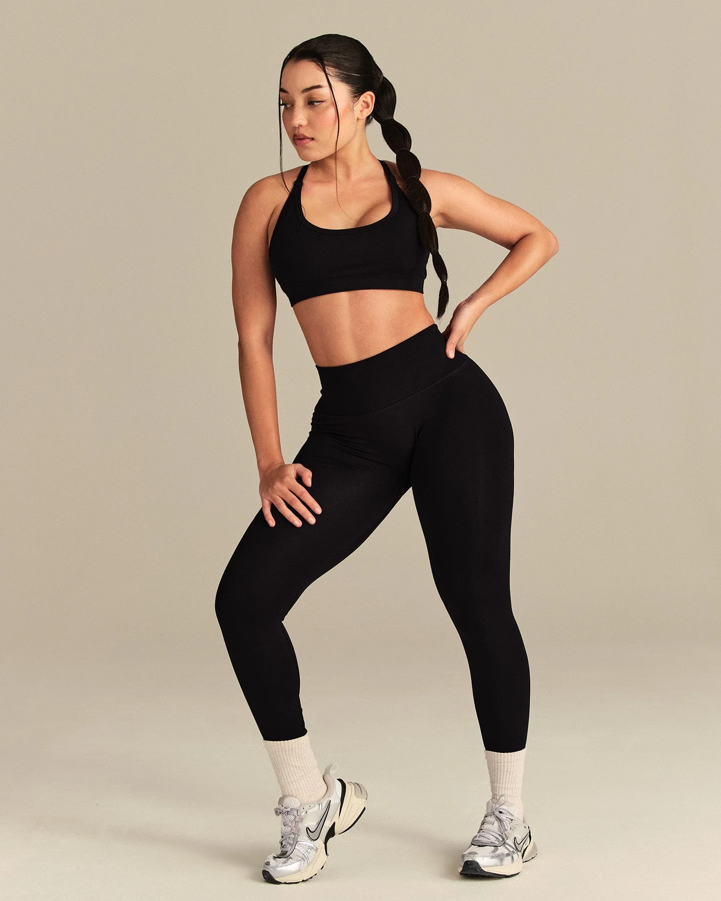 Define 2.0 Seamless Cross Back Bra | Black - Image 2