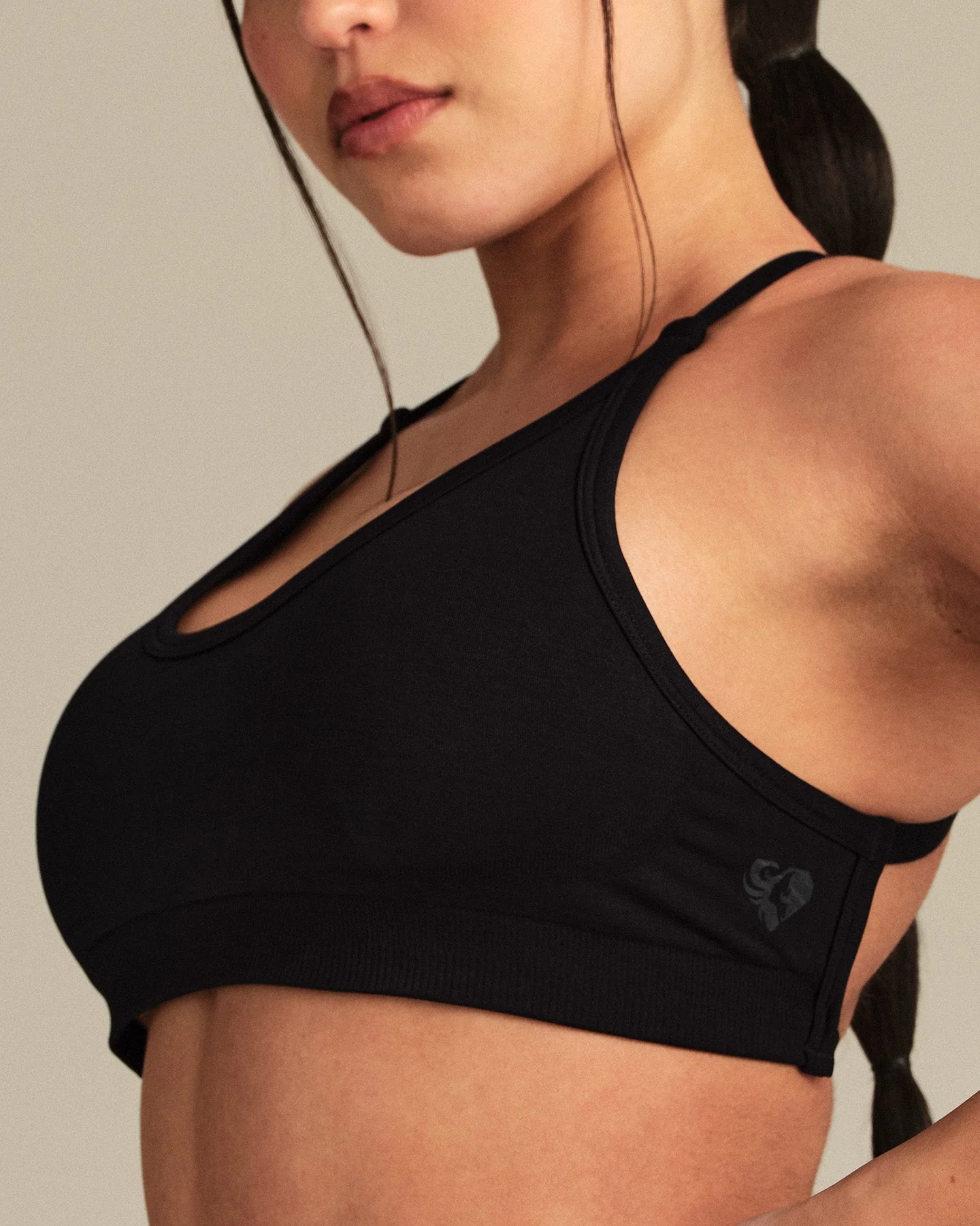 Define 2.0 Seamless Cross Back Bra | Black - Image 3