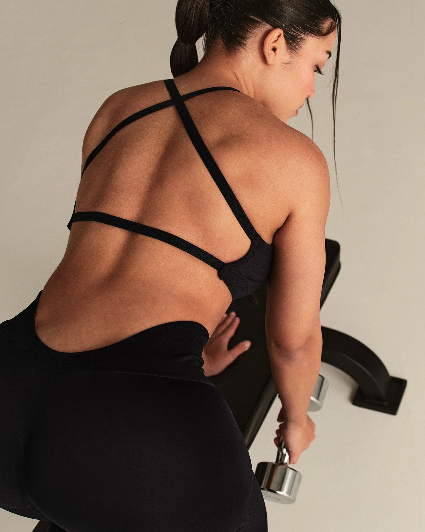 Define 2.0 Seamless Cross Back Bra | Black - Image 4