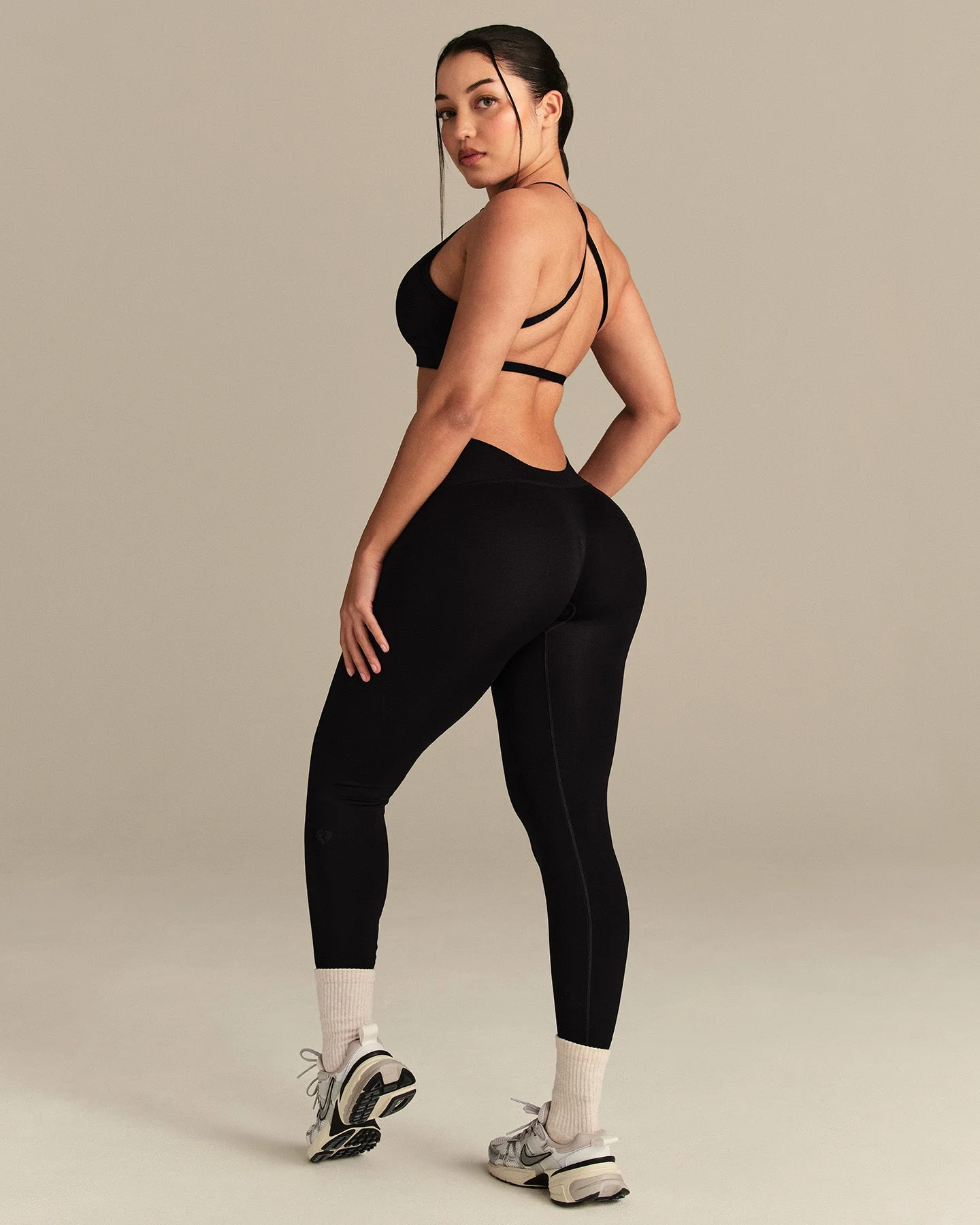 Define 2.0 Seamless Cross Back Bra | Black - Image 8