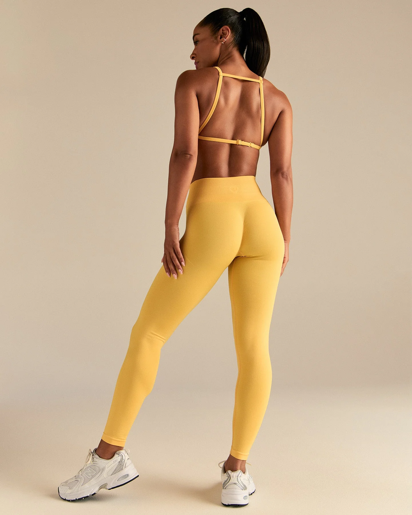 Define 2.0 Seamless High Neck Backless Bra | Mango - Image 7