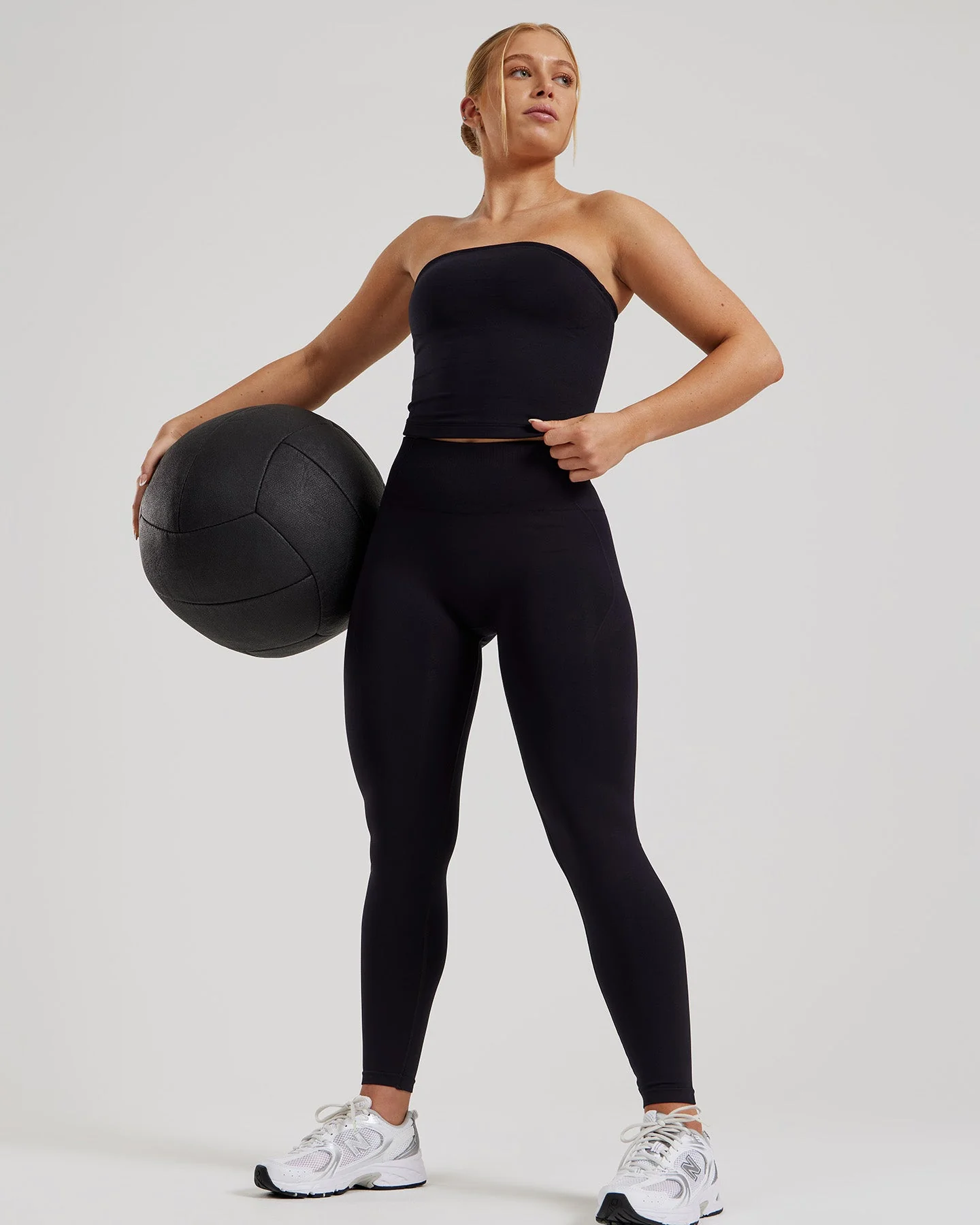 Define 2.0 Seamless Longline Bandeau Bra | Black - Image 2