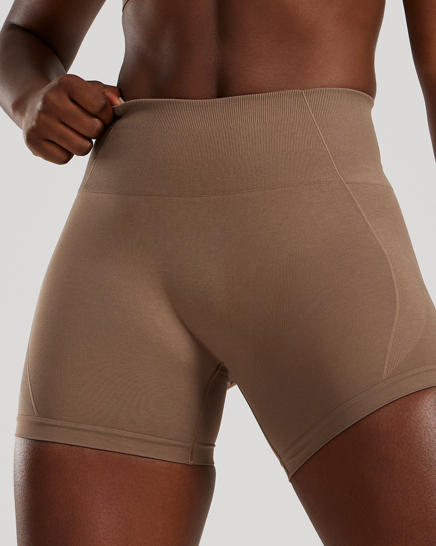 Define 2.0 Seamless Scrunch 4" Shorts | Caribou - Image 3