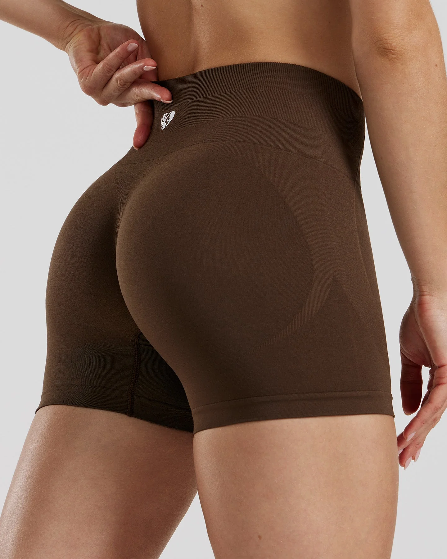 Define 2.0 Seamless Scrunch 4" Shorts | Cocoa - Image 4