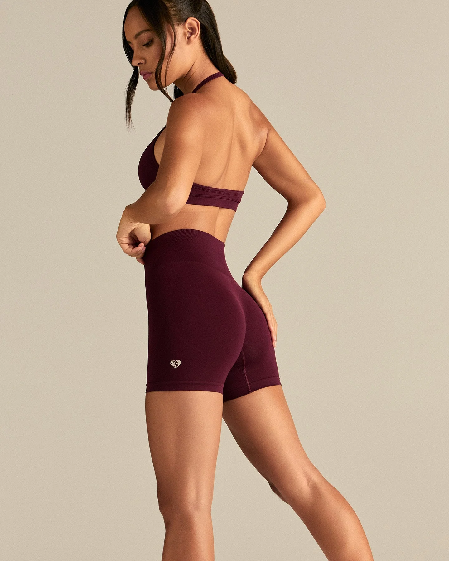 Define 2.0 Seamless Scrunch 4" Shorts | Merlot - Image 4