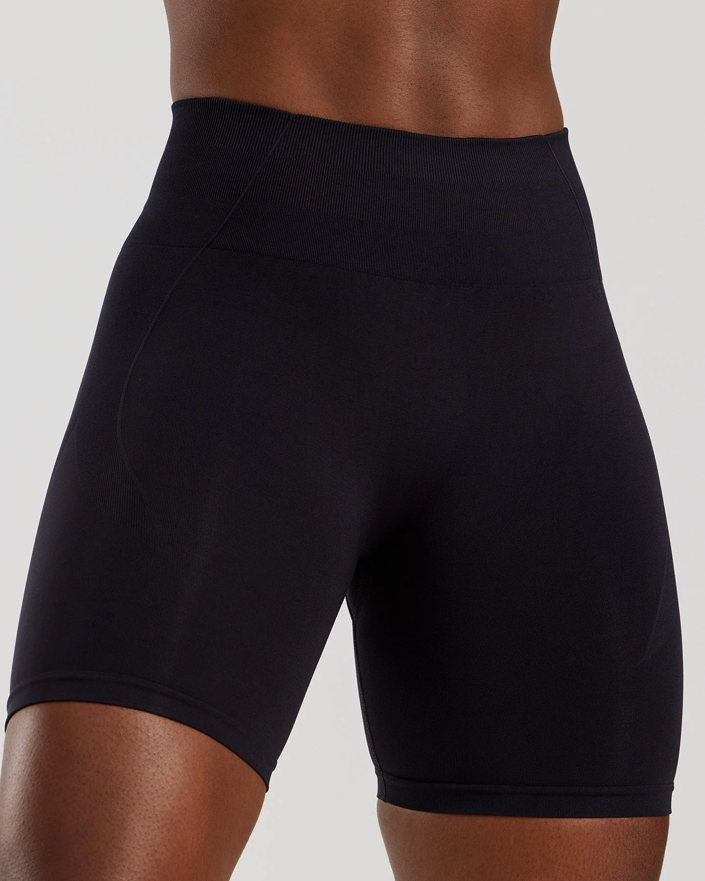 Define 2.0 Seamless Scrunch 6" Shorts | Black - Image 3