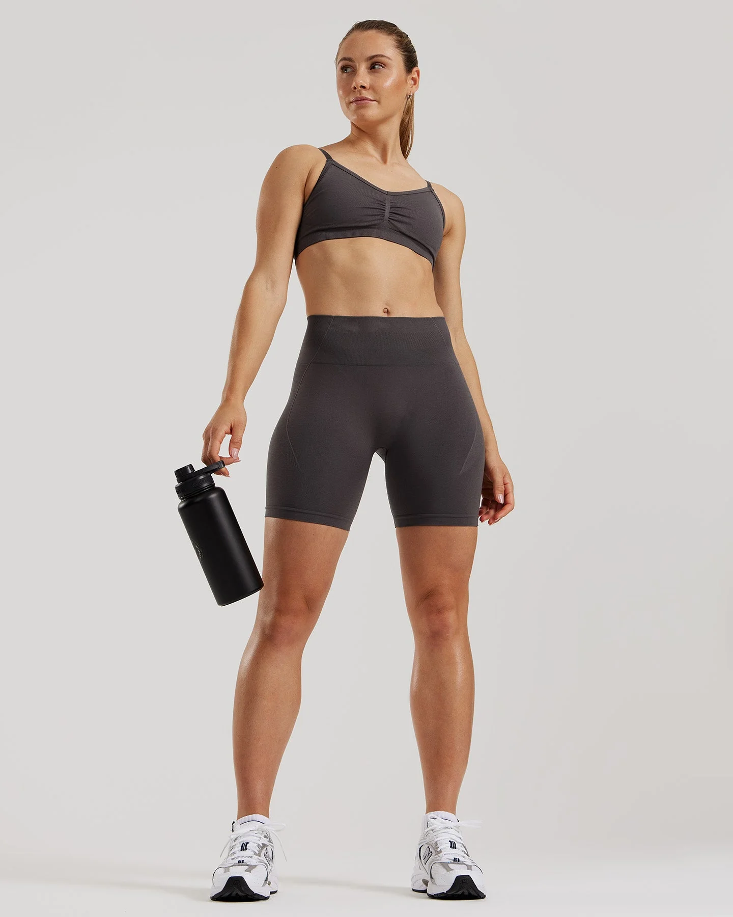 Define 2.0 Seamless Scrunch 6" Shorts | Graphite - Image 5
