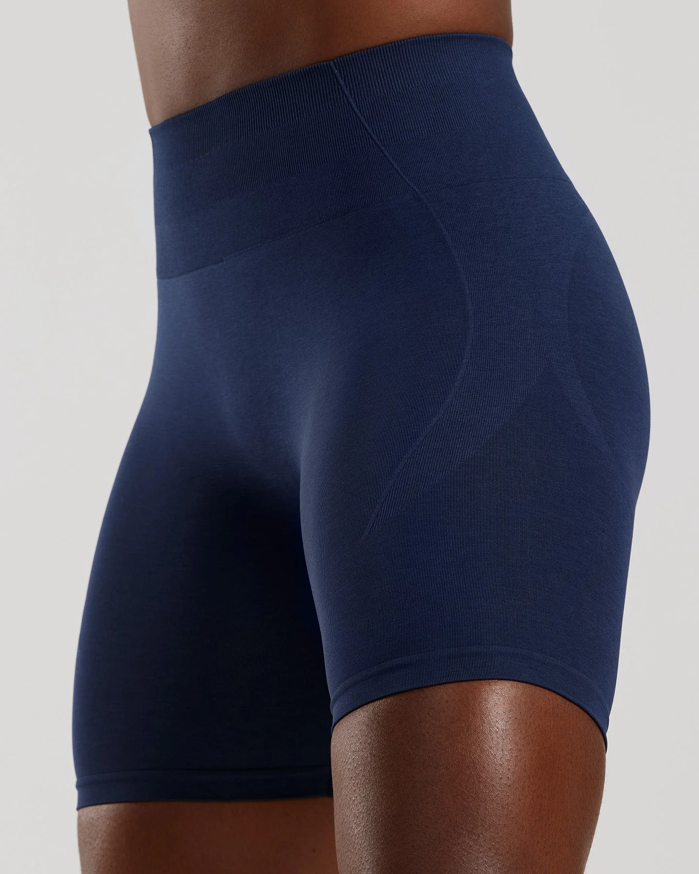 Define 2.0 Seamless Scrunch 6" Shorts | Sapphire Blue - Image 4