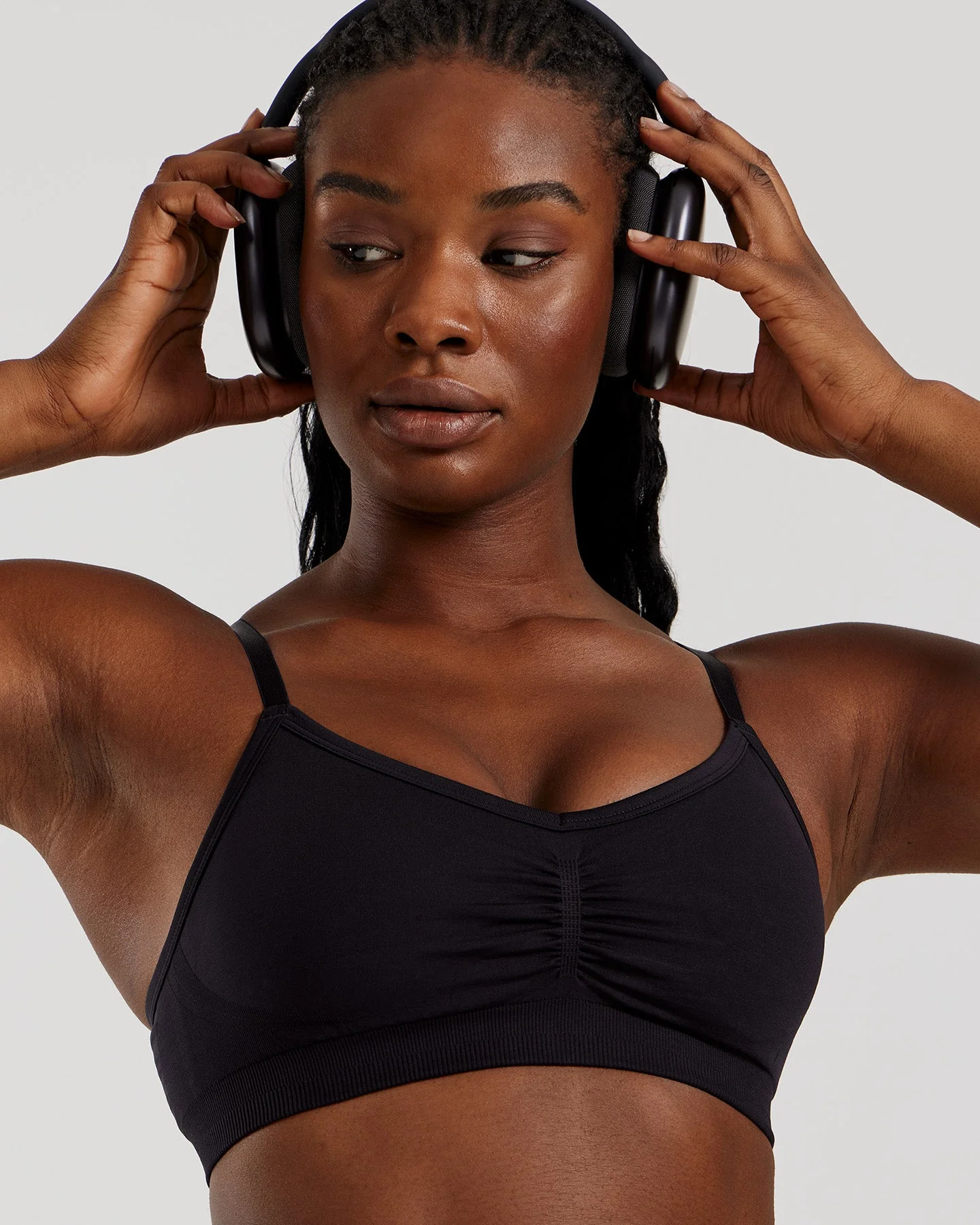 Define 2.0 Seamless Scrunch Bralette | Black - Image 4