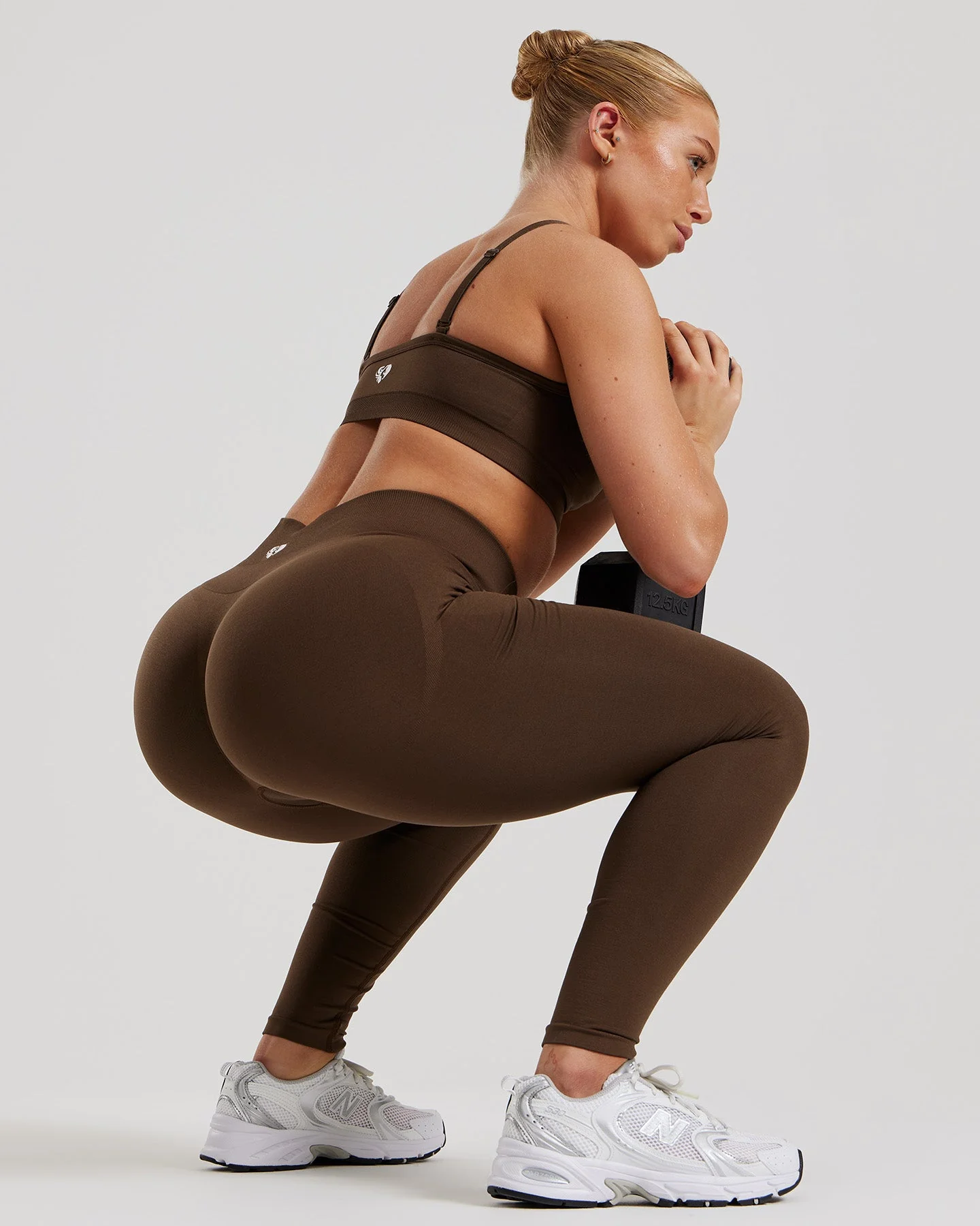 Define 2.0 Seamless Scrunch Leggings | Cocoa - Image 2