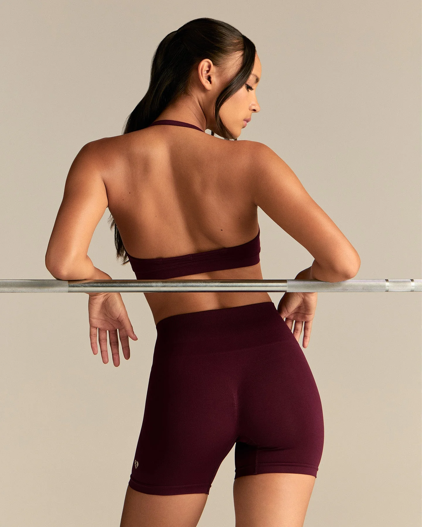 Define 2.0 Seamless Scrunch V-Neck Bra | Merlot - Image 2