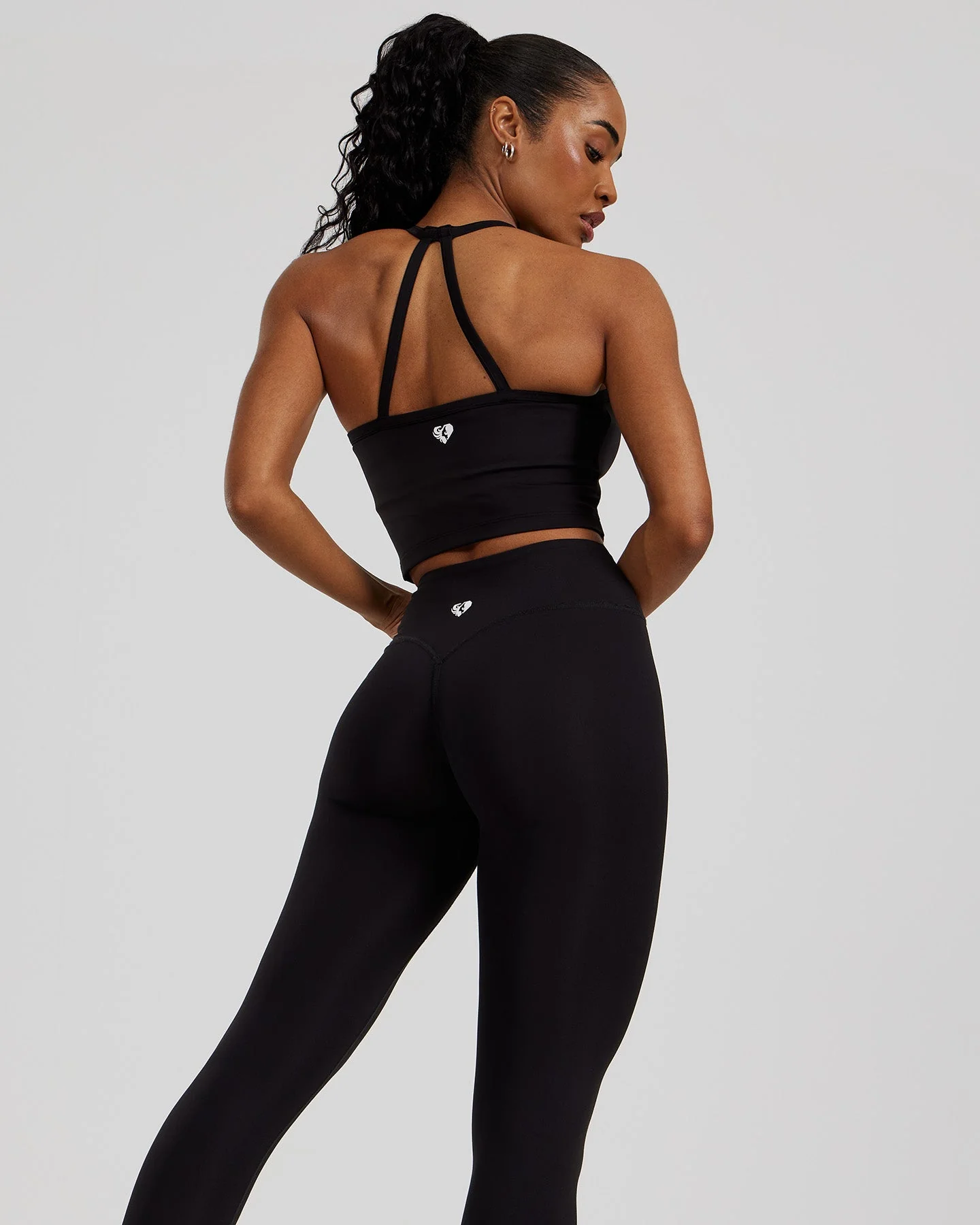 Essential Built-In Bra Crop Tank Top | Black - Image 5