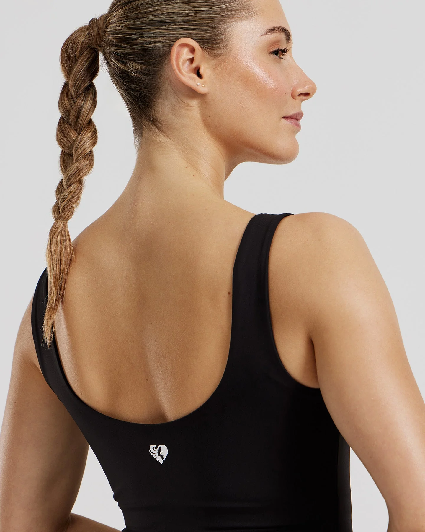 Essential Built-In Bra Scoop Back Tank | Black - Image 2