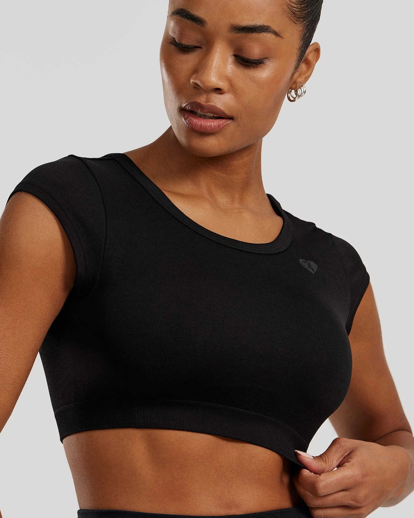 Motion Seamless Open Back Short Sleeve Crop Top | Black - Image 2
