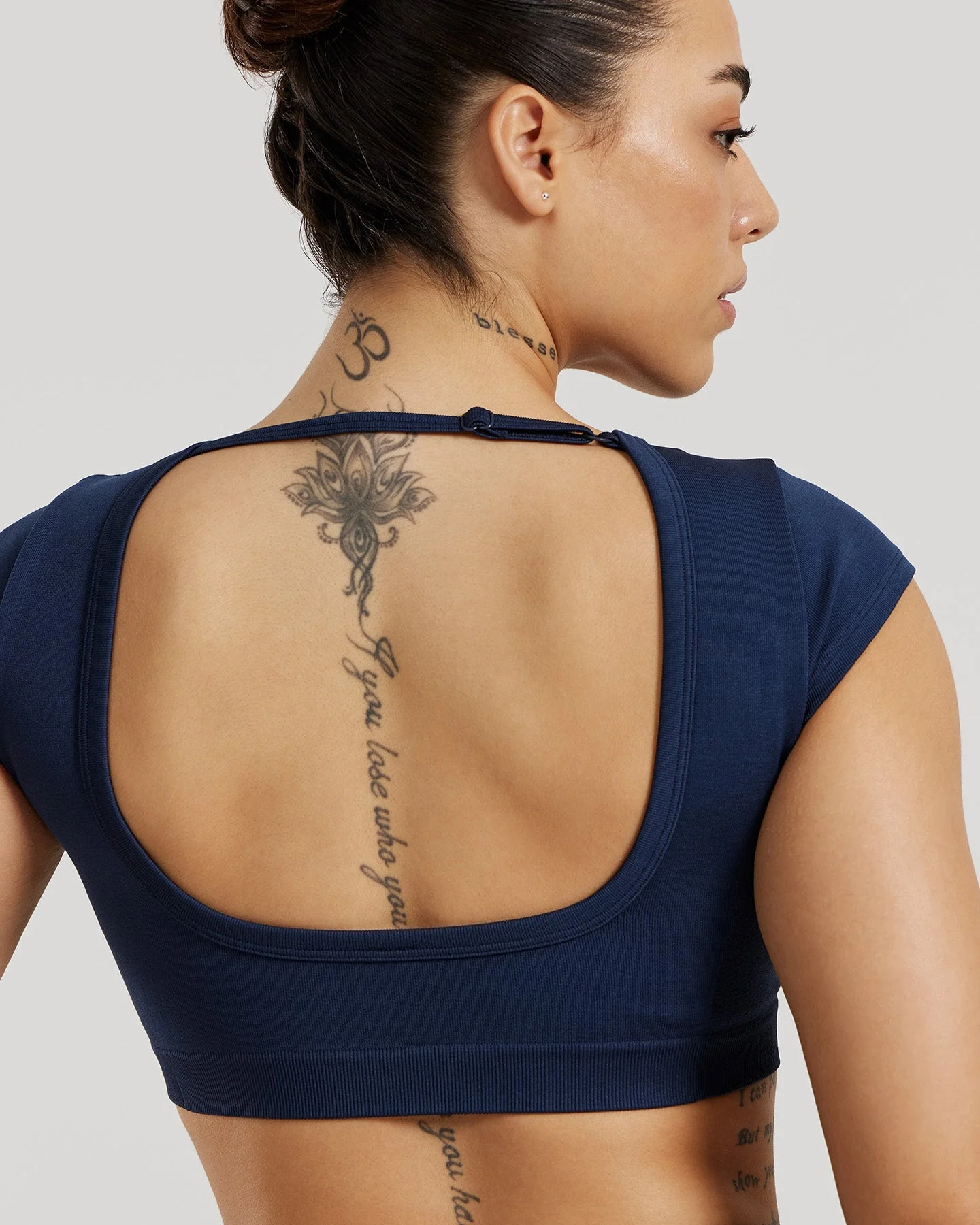 Motion Seamless Open Back Short Sleeve Crop Top | Sapphire Blue - Image 2
