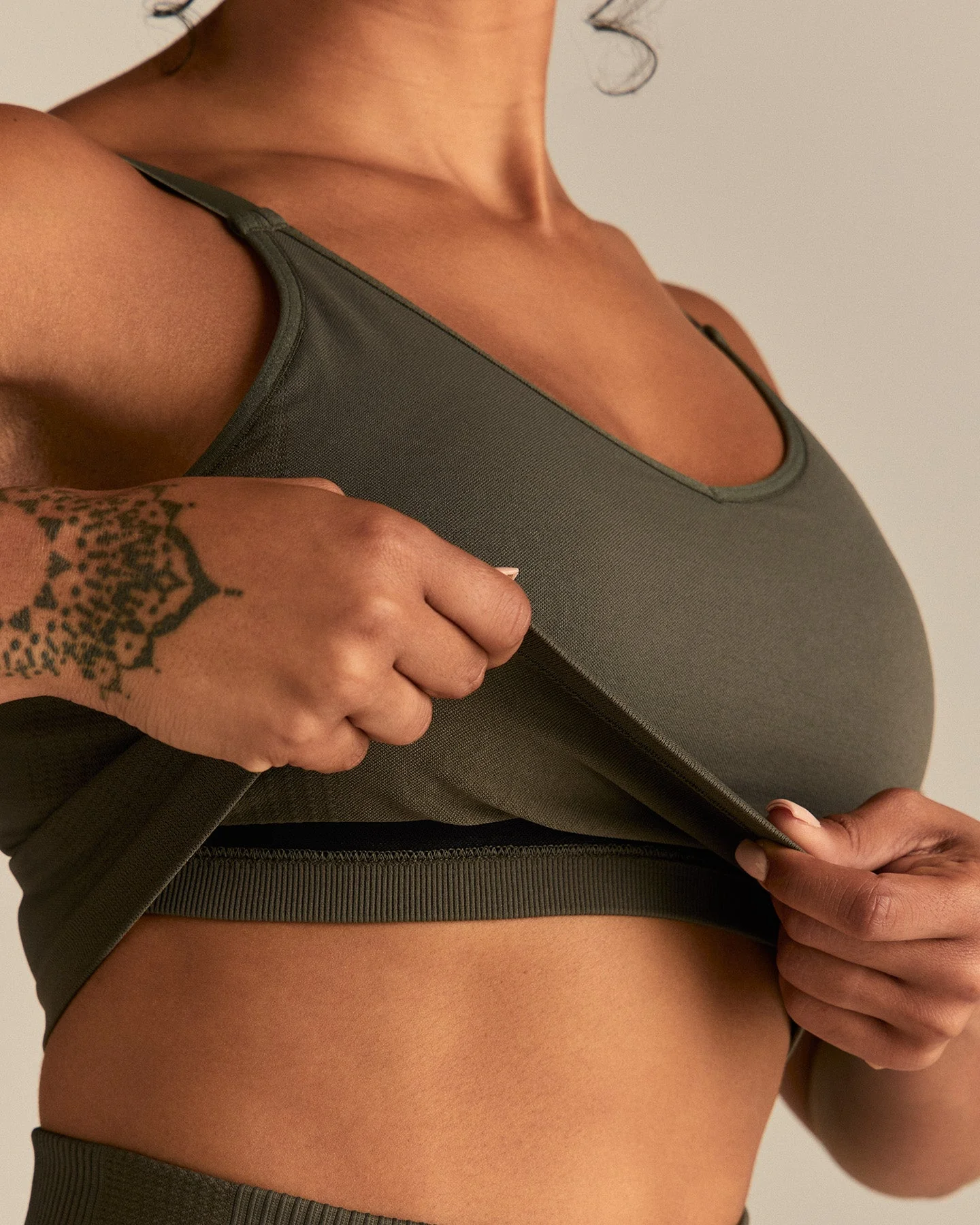 Power Seamless Built-In Bra Tank | Dark Olive - Image 3