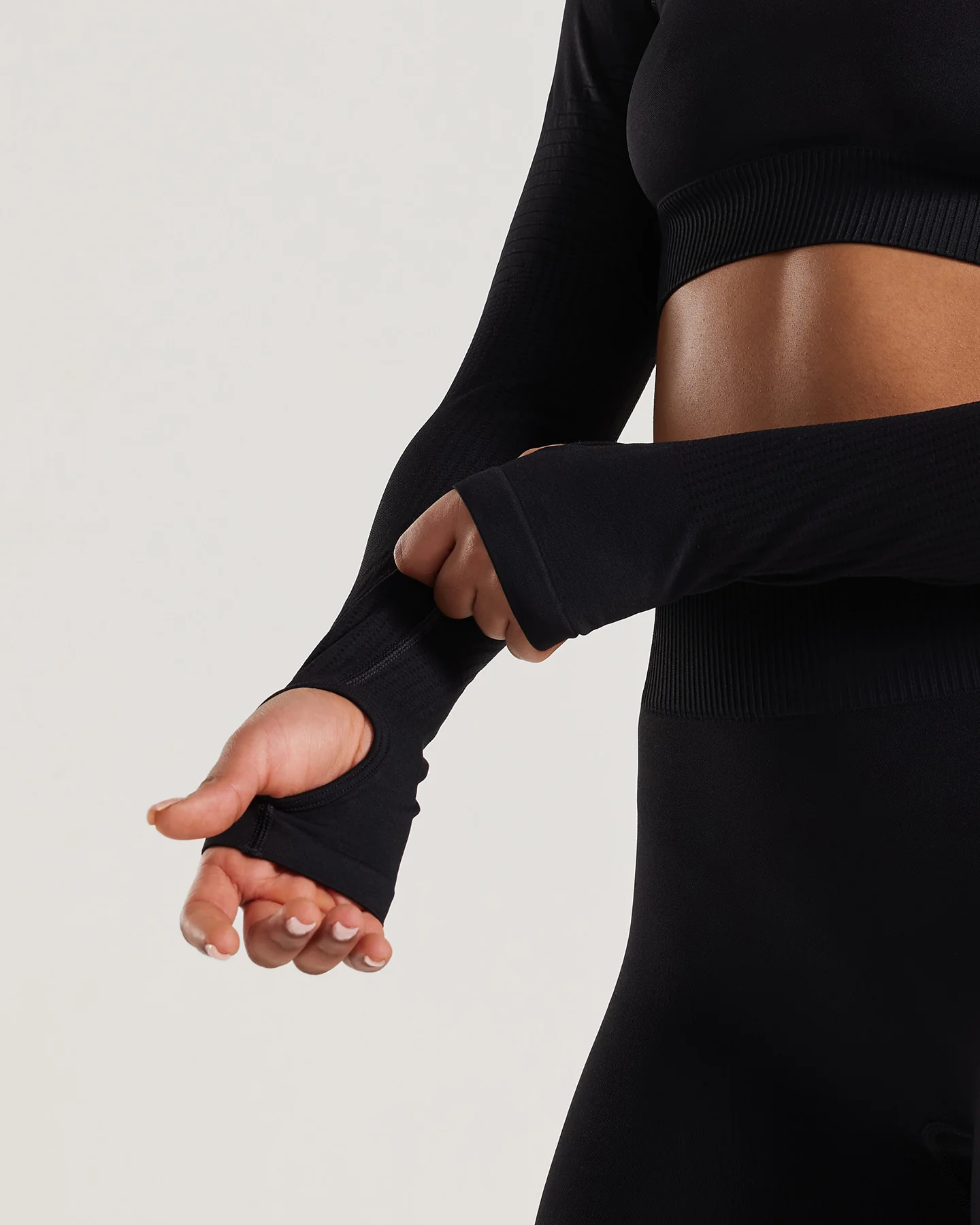 Power Seamless Long Sleeve Crop Top | Black - Image 4