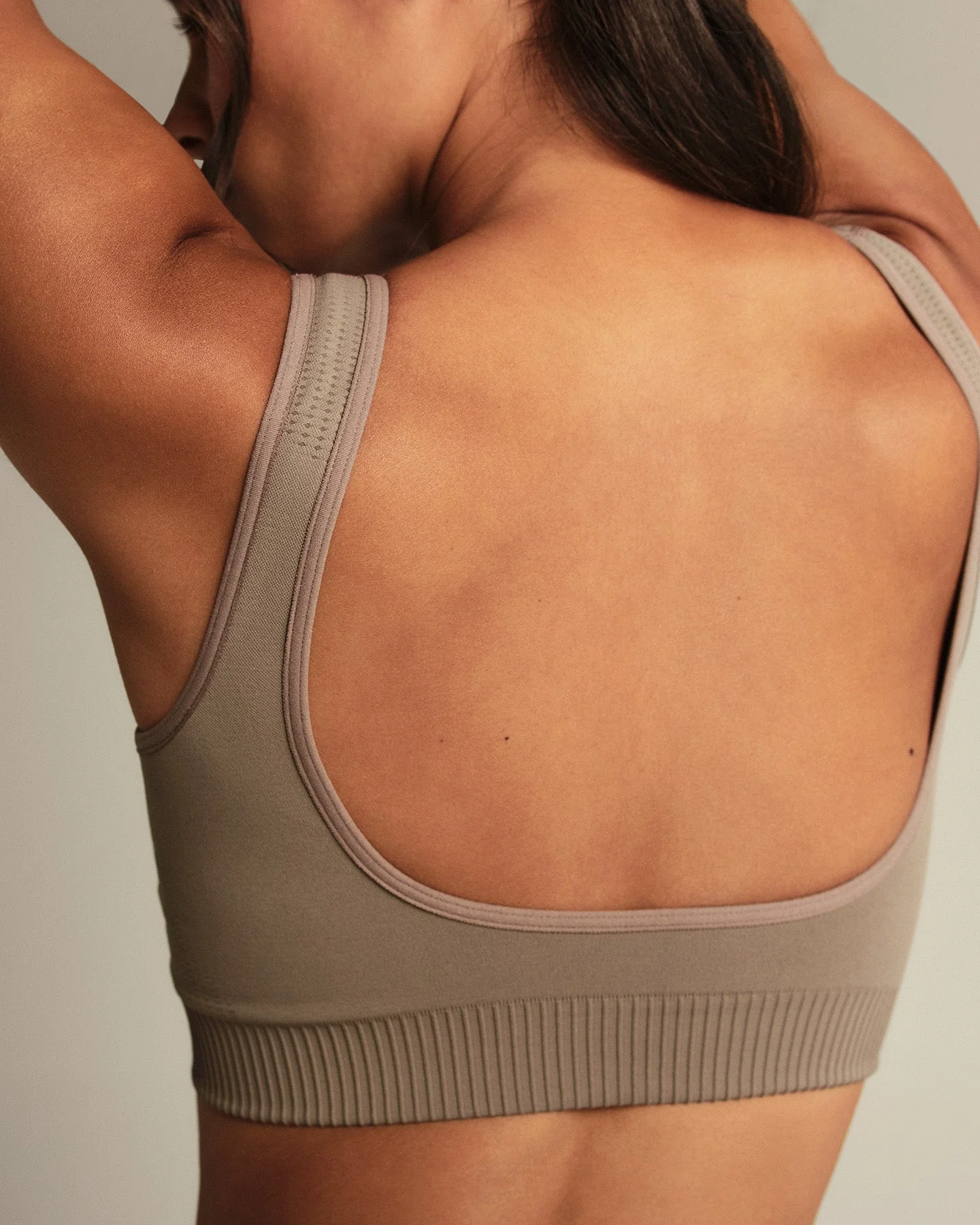 Power Seamless Open Back Mini Bra | Taupe Grey - Image 3